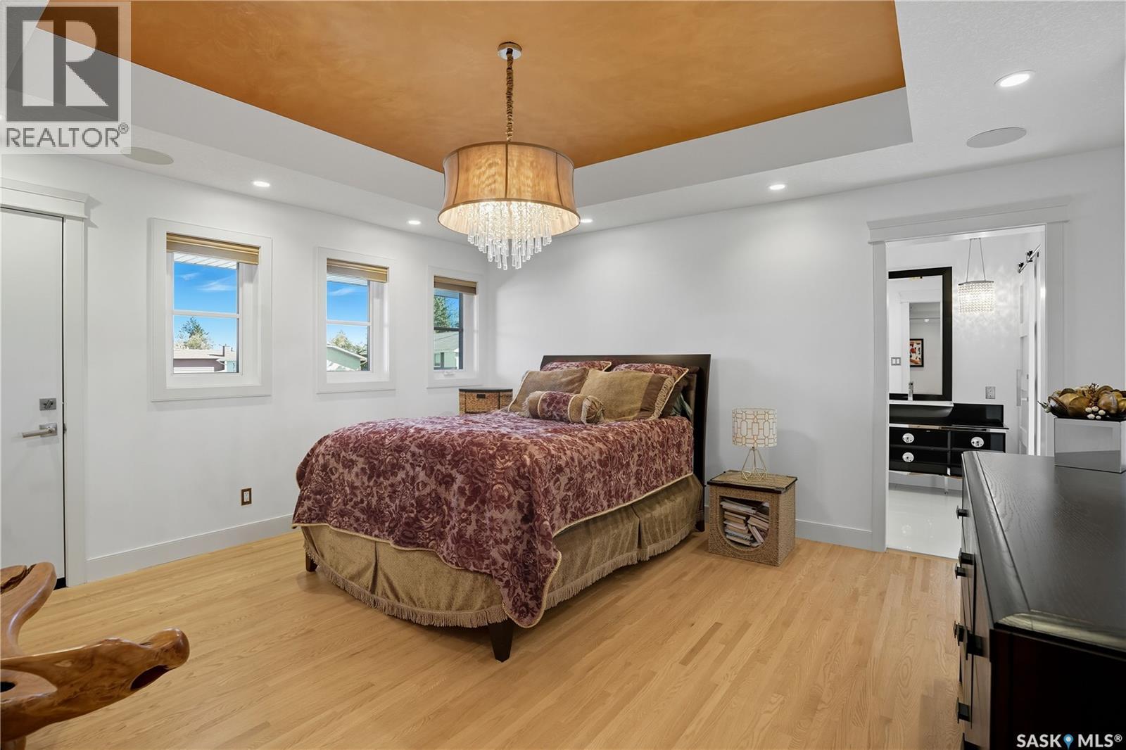 Single Family House 2 Level for Sale in  Leslie PLACE Regina 