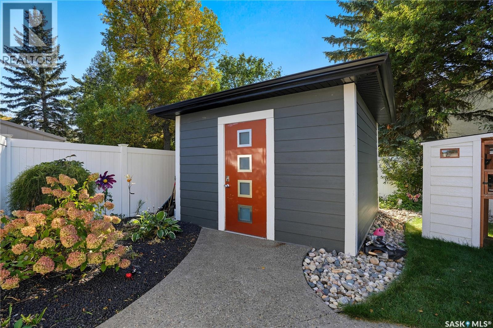 Single Family House 2 Level for Sale in  Leslie PLACE Regina 