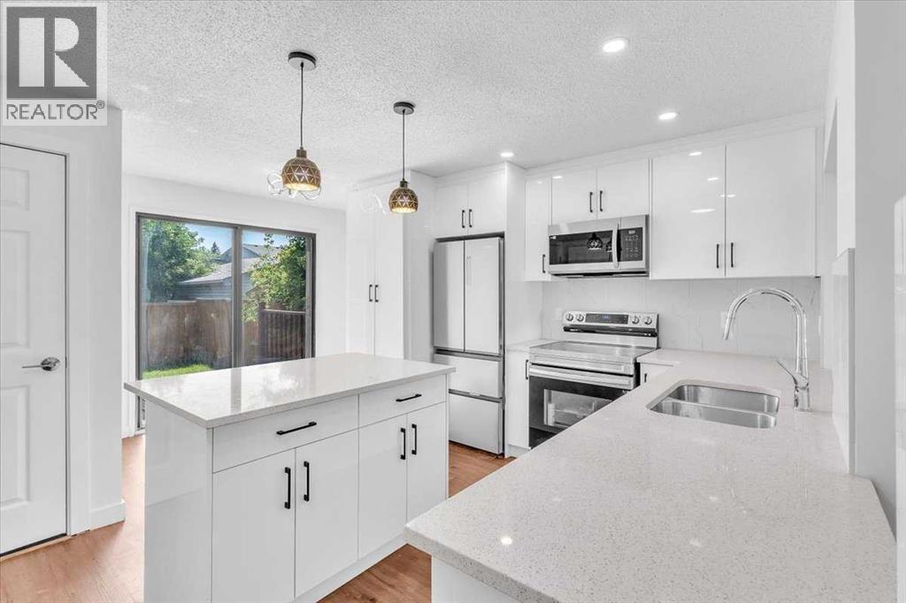 Single Family House for Sale in  Shawmeadows Close SW Shawnessy Calgary 