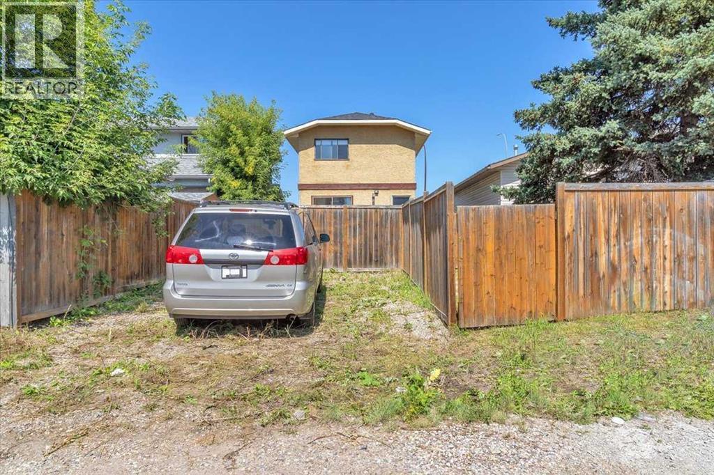 Single Family House for Sale in  Shawmeadows Close SW Shawnessy Calgary 