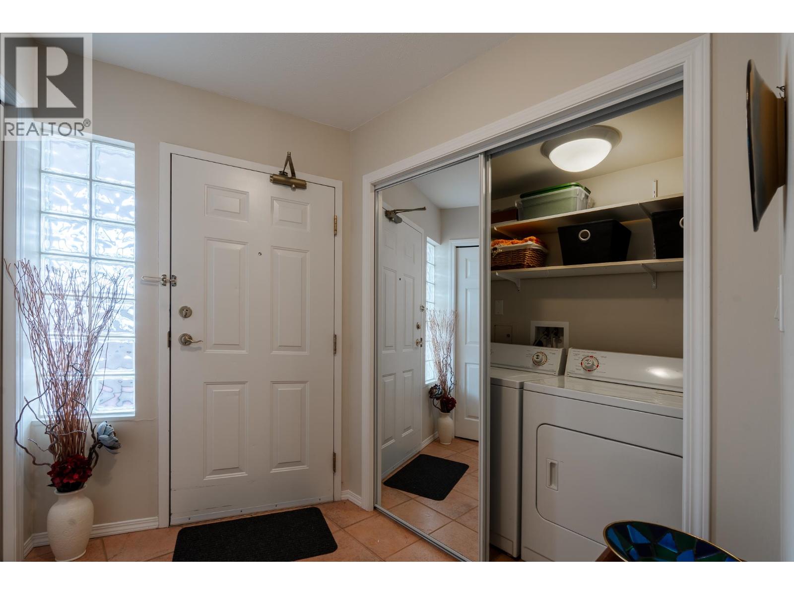 102 5470 INLET AVENUE, Sechelt