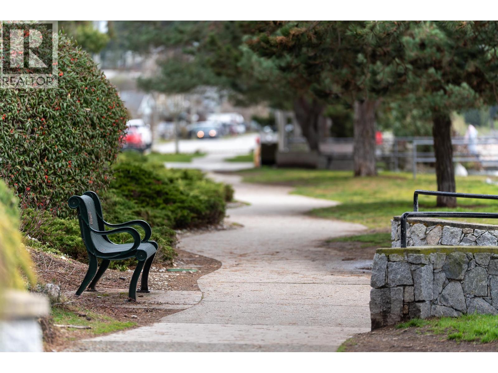 102 5470 INLET AVENUE, Sechelt