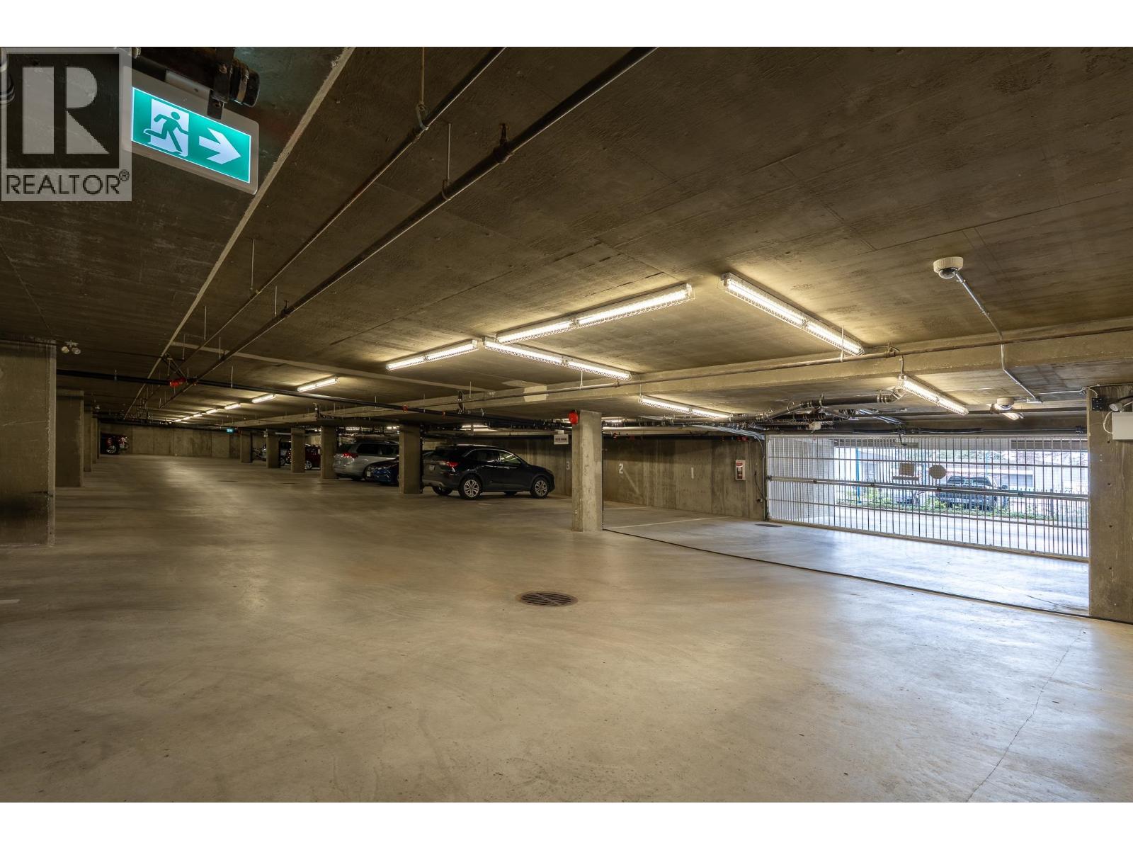 102 5470 INLET AVENUE, Sechelt