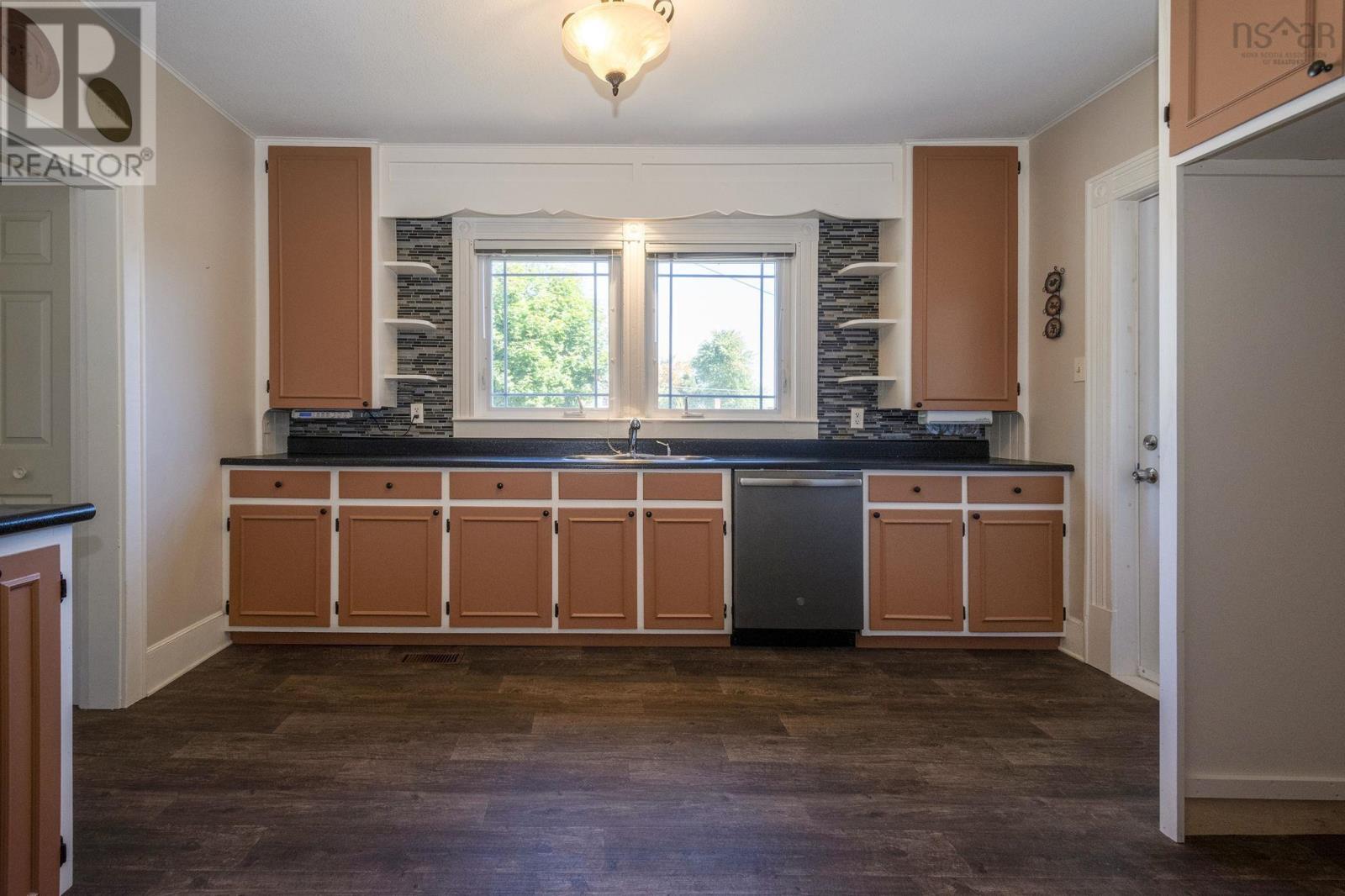 Property photo of 419 Main Street