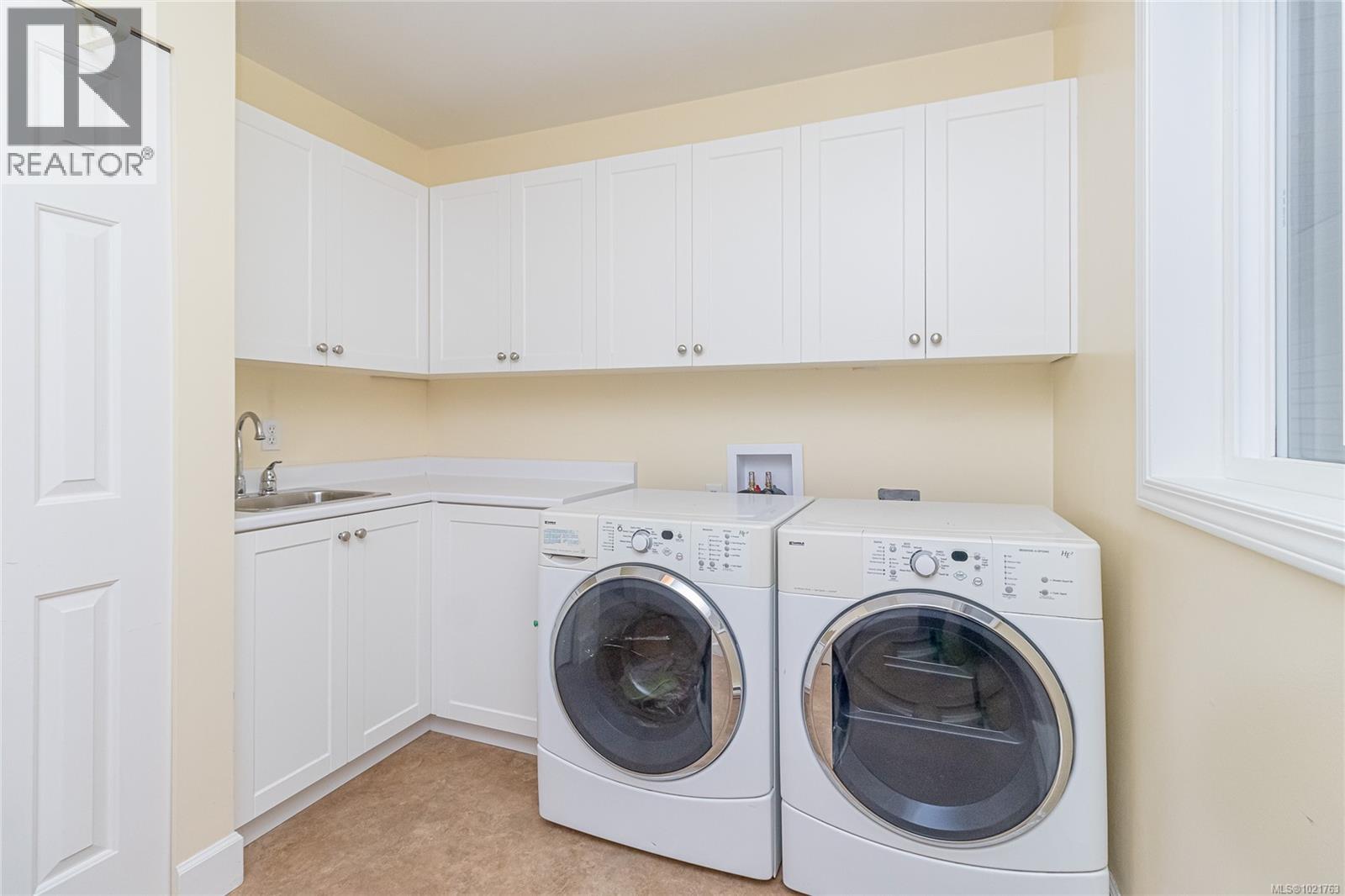 1014 Holmes St, Duncan