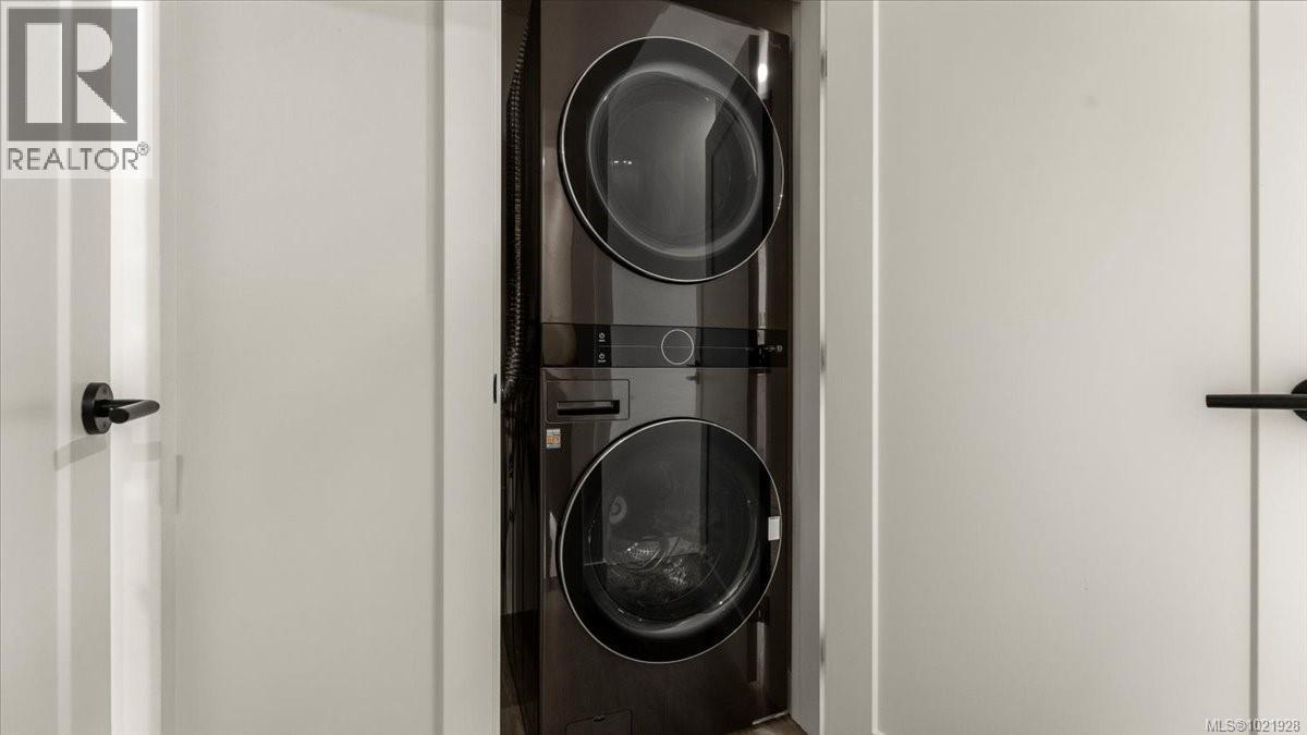 1021 Tillicum Rd, Esquimalt