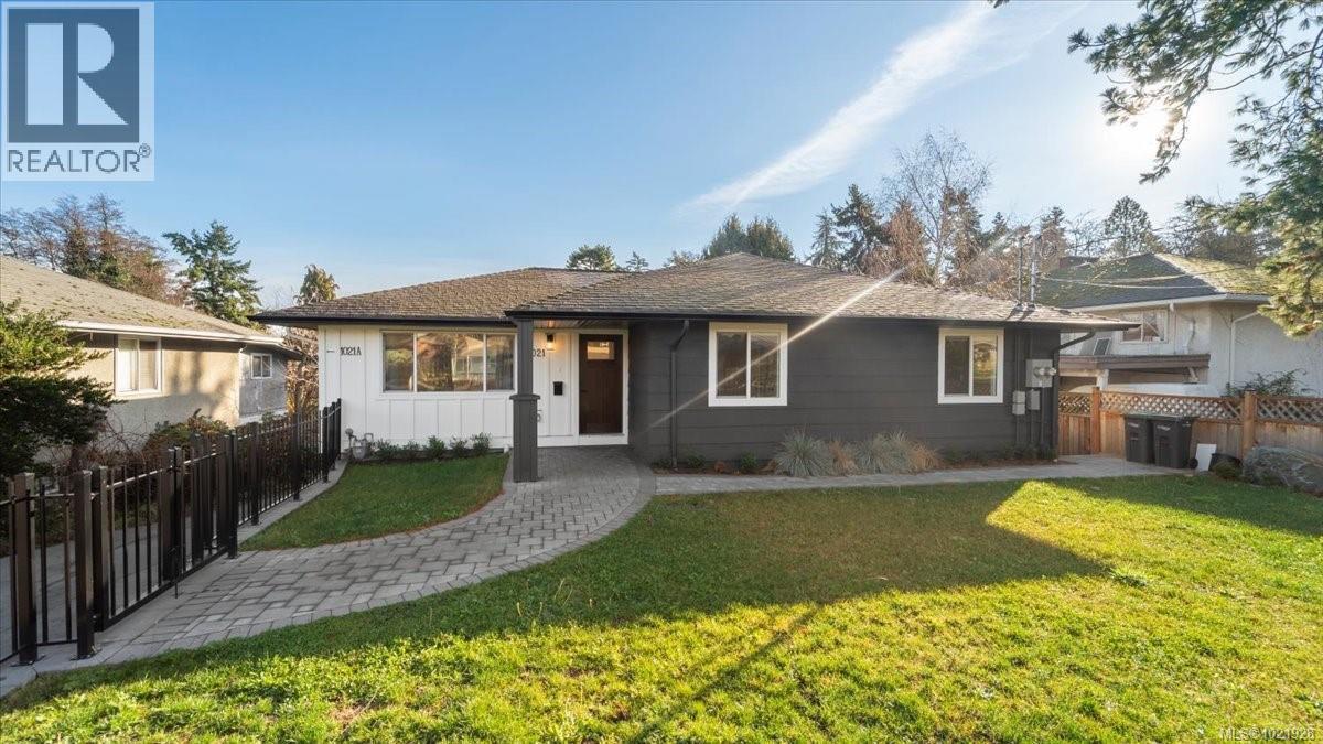 1021 Tillicum Rd, Esquimalt