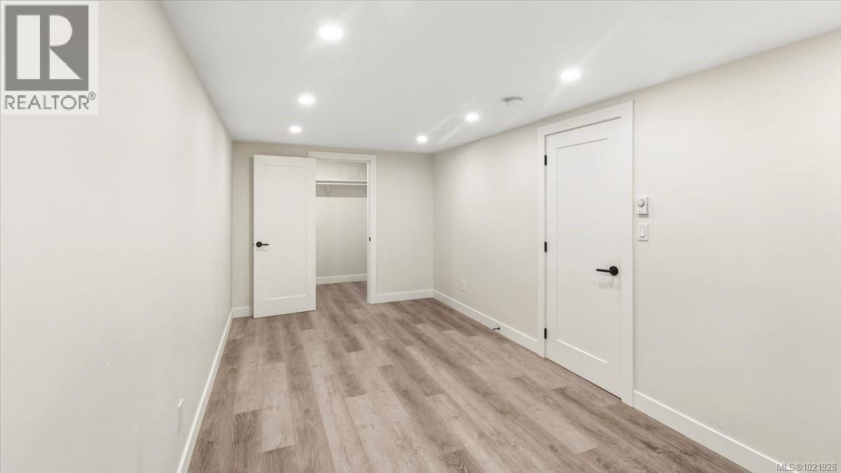 1021 Tillicum Rd, Esquimalt