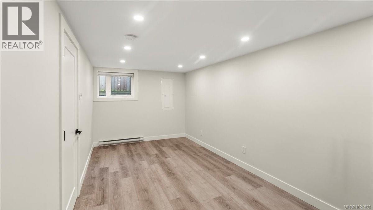 1021 Tillicum Rd, Esquimalt