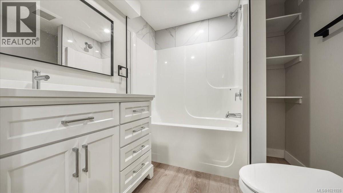 1021 Tillicum Rd, Esquimalt