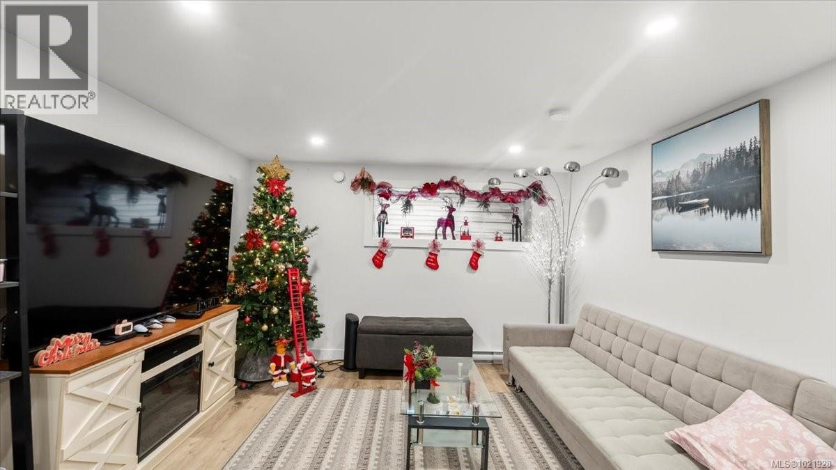 1021 Tillicum Rd, Esquimalt