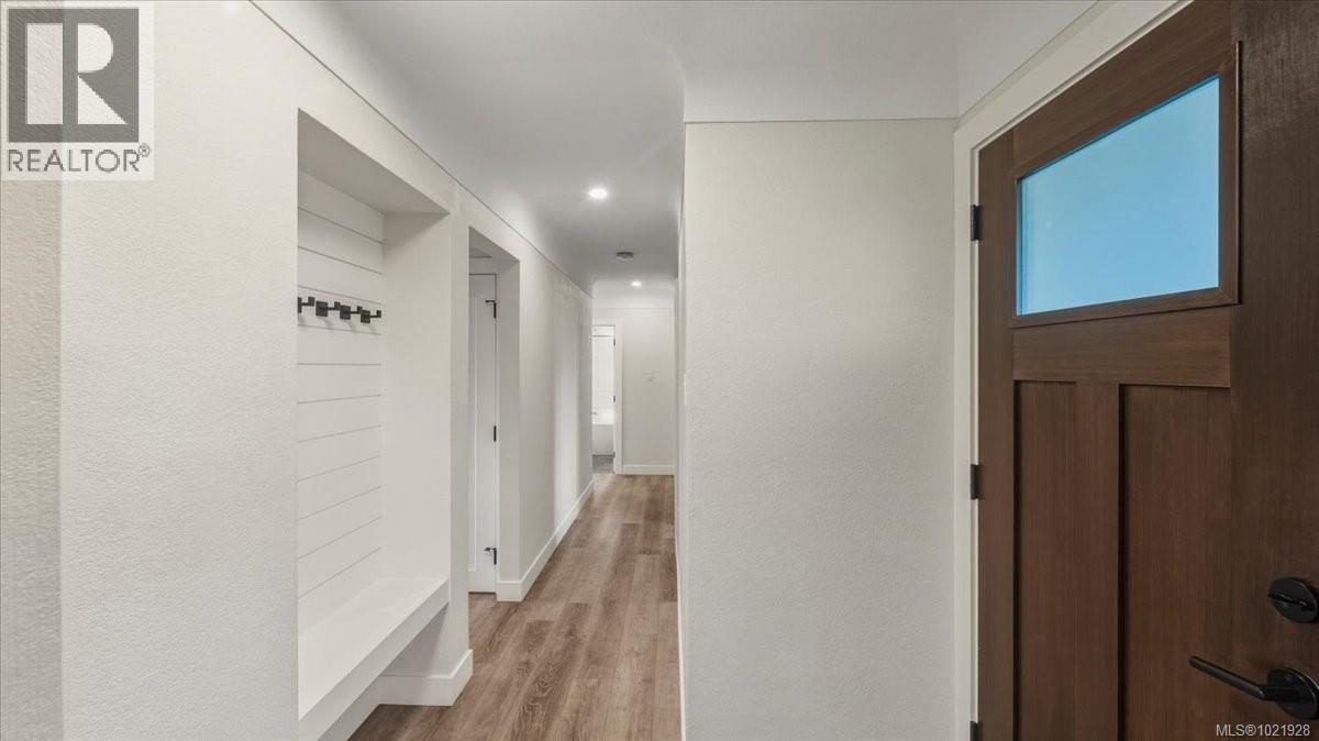 1021 Tillicum Rd, Esquimalt