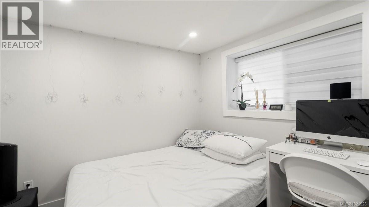 1021 Tillicum Rd, Esquimalt