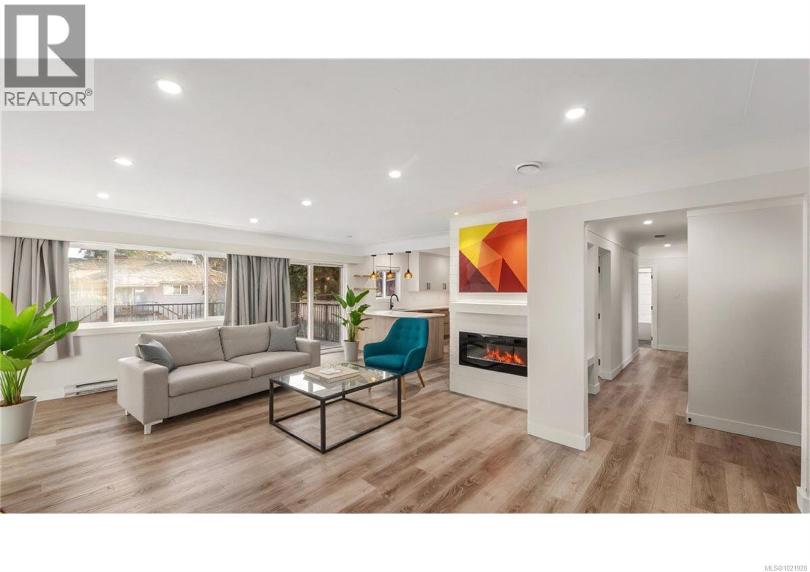 1021 Tillicum Rd, Esquimalt