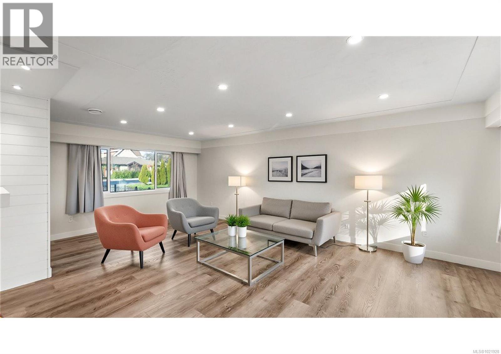 1021 Tillicum Rd, Esquimalt