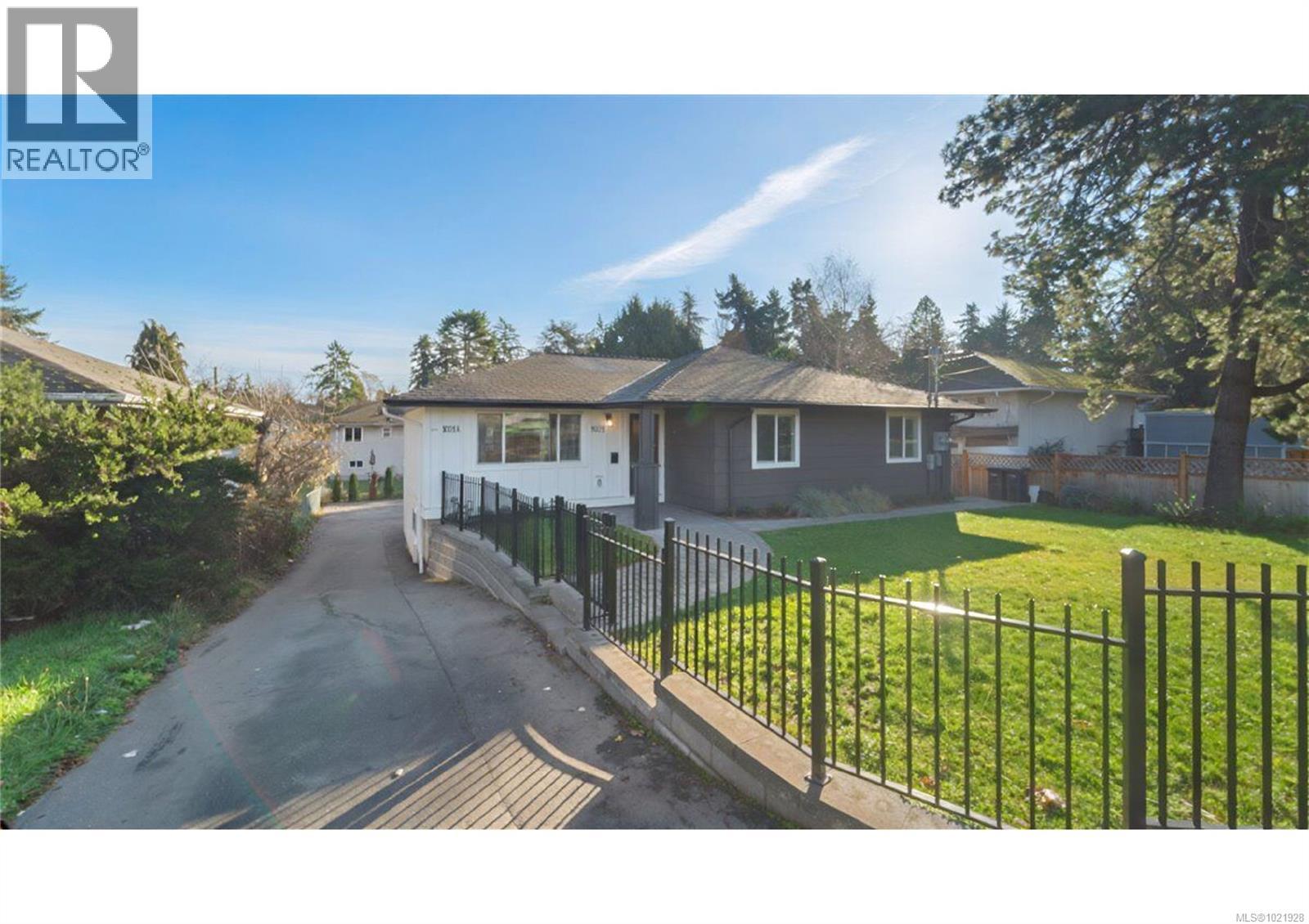 1021 Tillicum Rd, Esquimalt