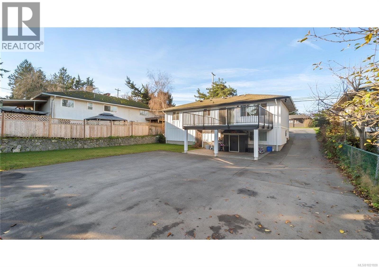 1021 Tillicum Rd, Esquimalt