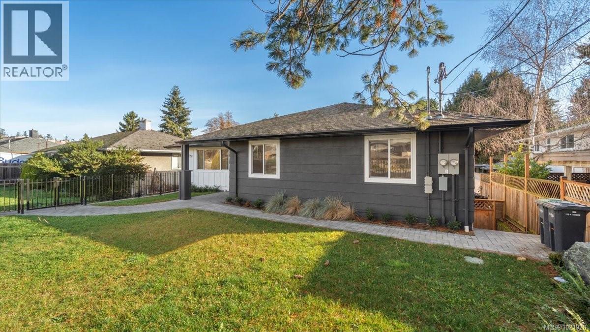 1021 Tillicum Rd, Esquimalt