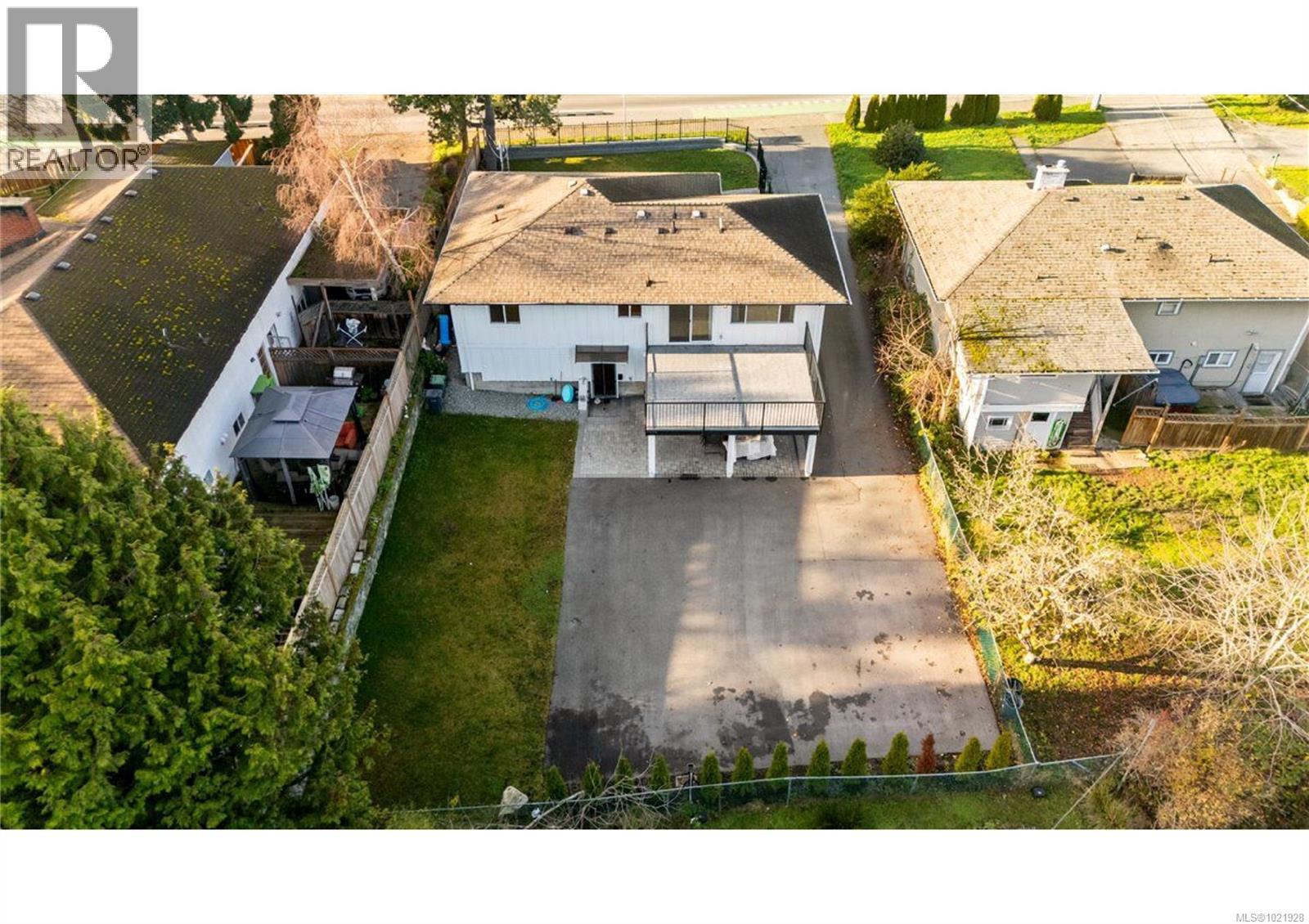 1021 Tillicum Rd, Esquimalt