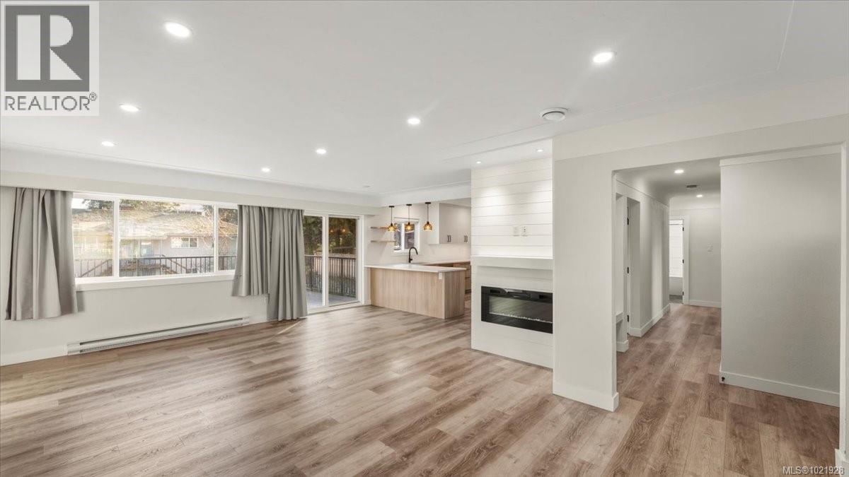 1021 Tillicum Rd, Esquimalt