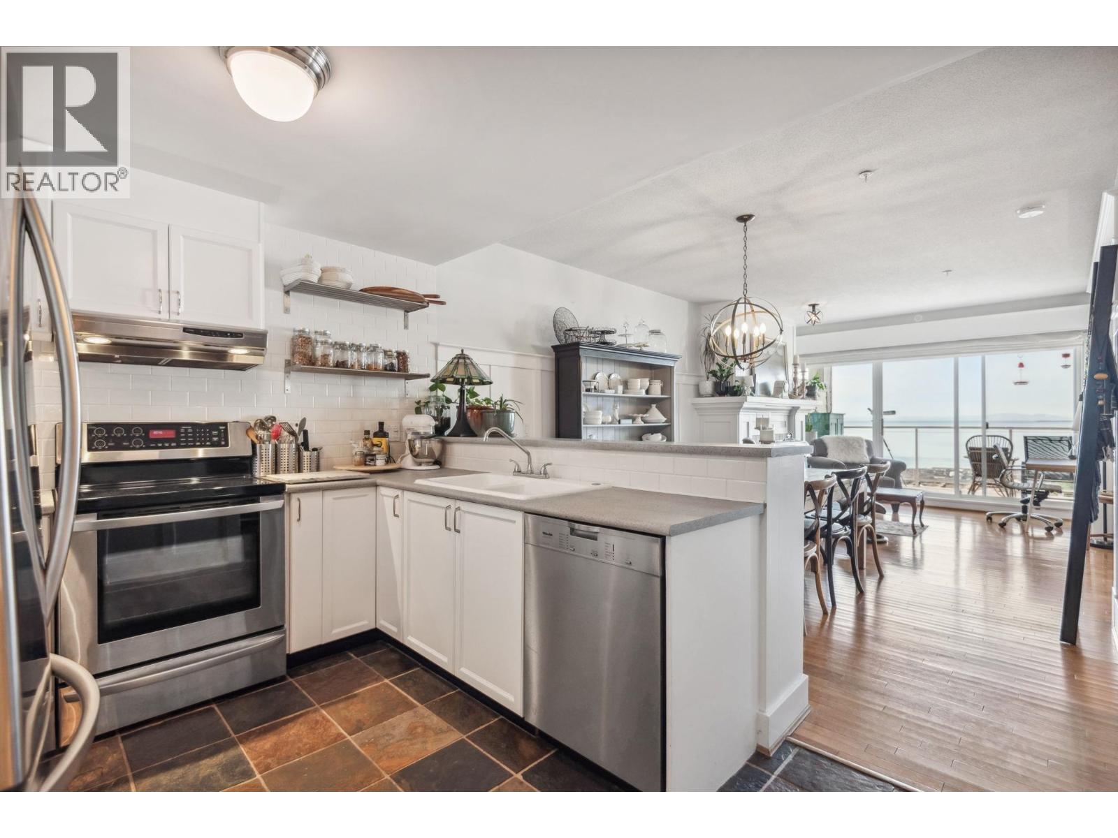 #210-1120 TSATSU SHORES Drive, Tsawwassen