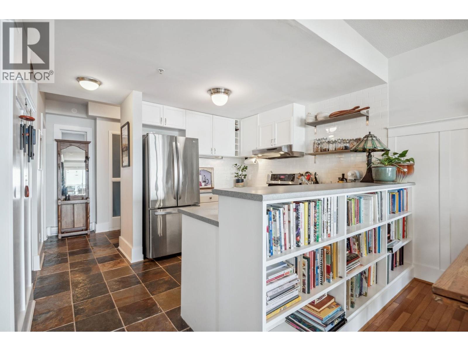 #210-1120 TSATSU SHORES Drive, Tsawwassen