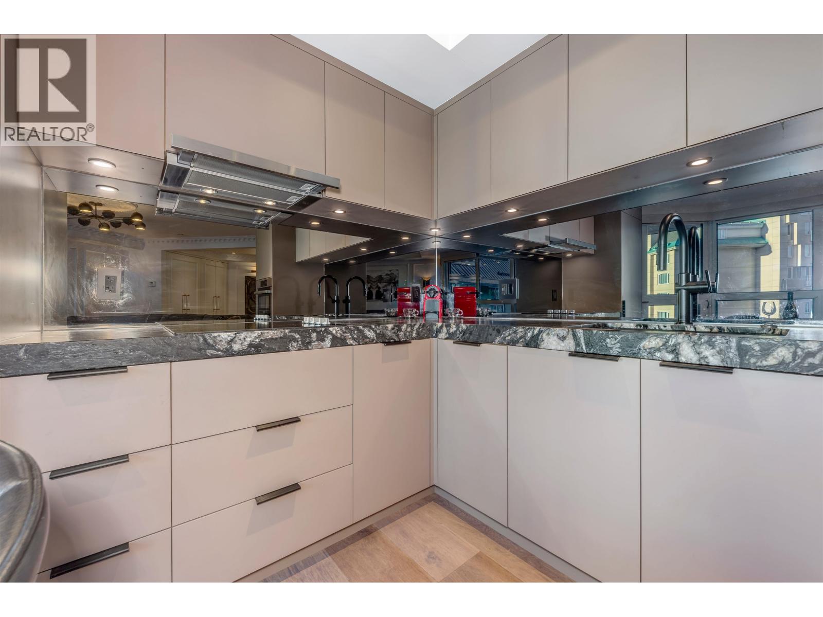 401 4557 BLACKCOMB WAY, Whistler