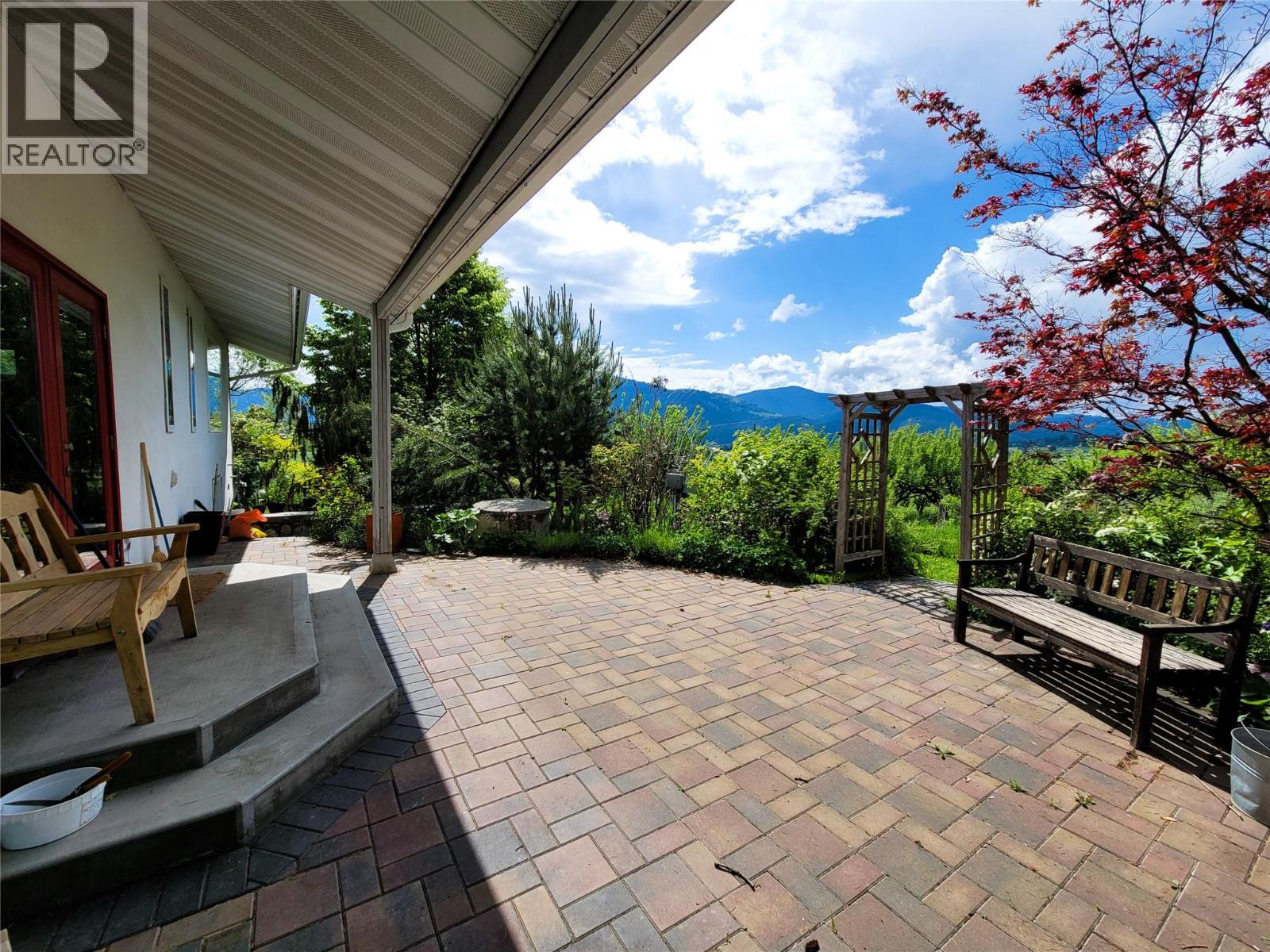 5855 Spencer Road, Grand Forks