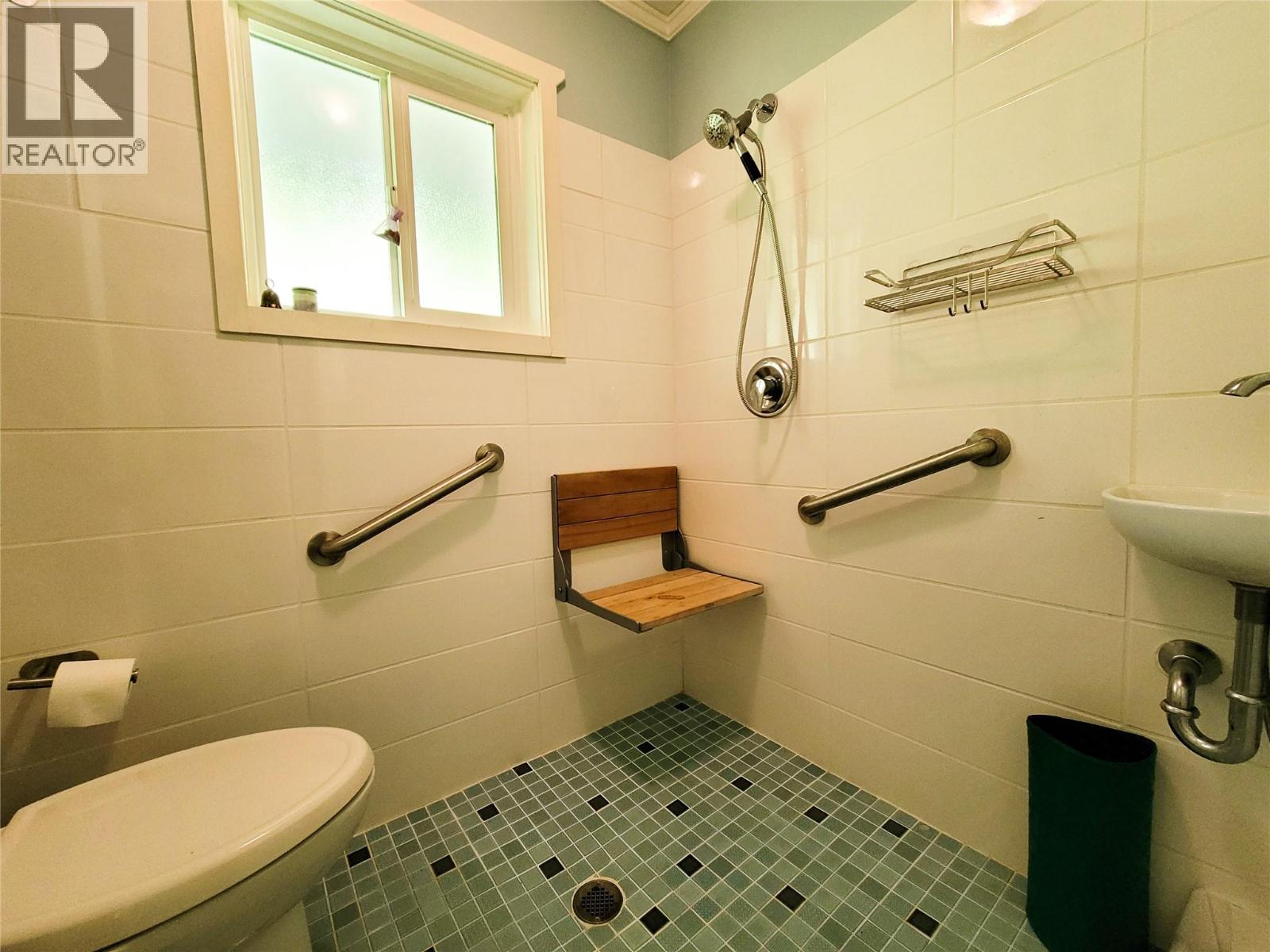 5855 Spencer Road, Grand Forks