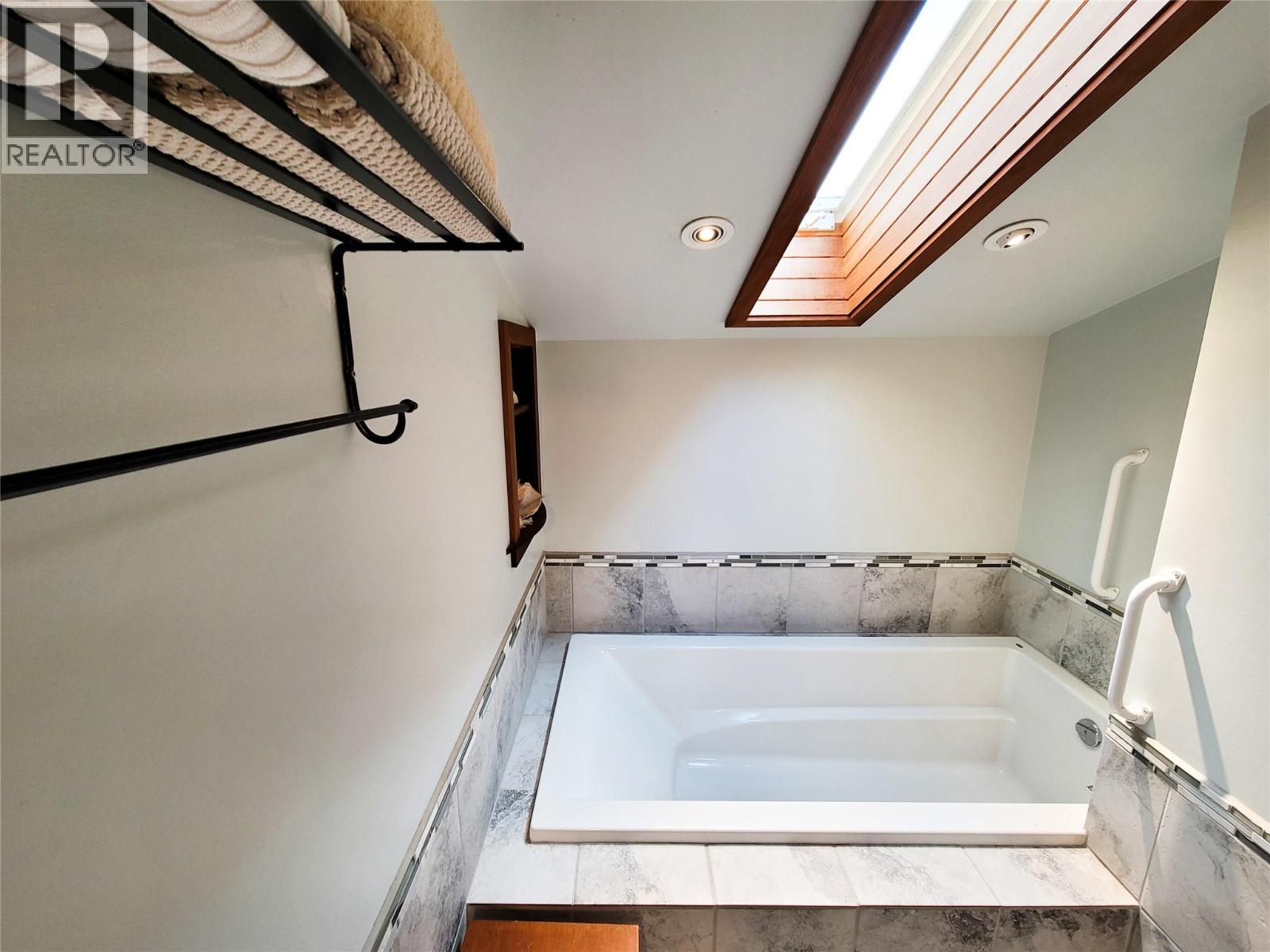 5855 Spencer Road, Grand Forks