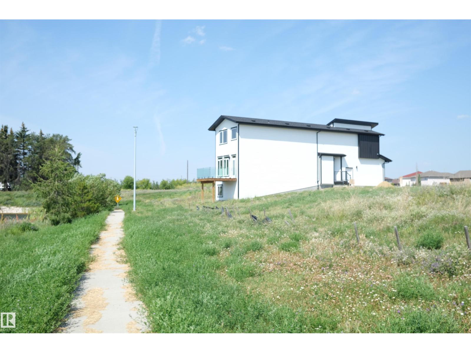 9227 156 AV NW, Edmonton