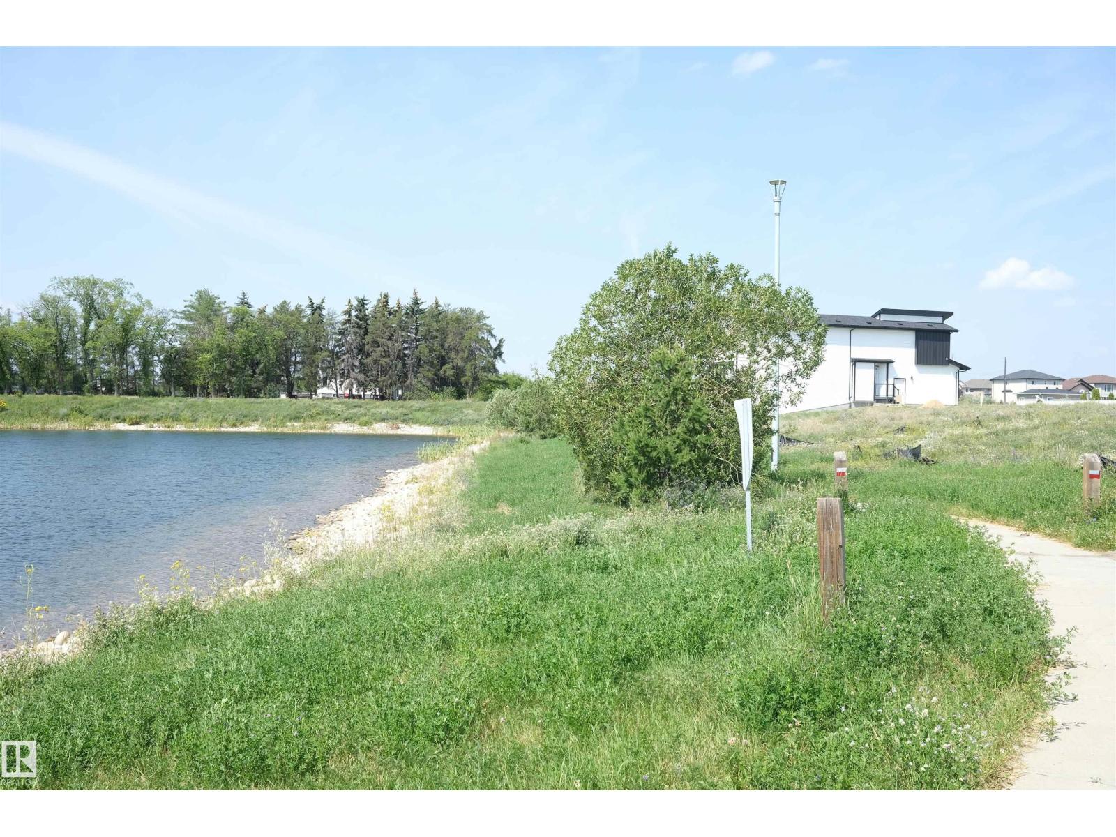 9227 156 AV NW, Edmonton