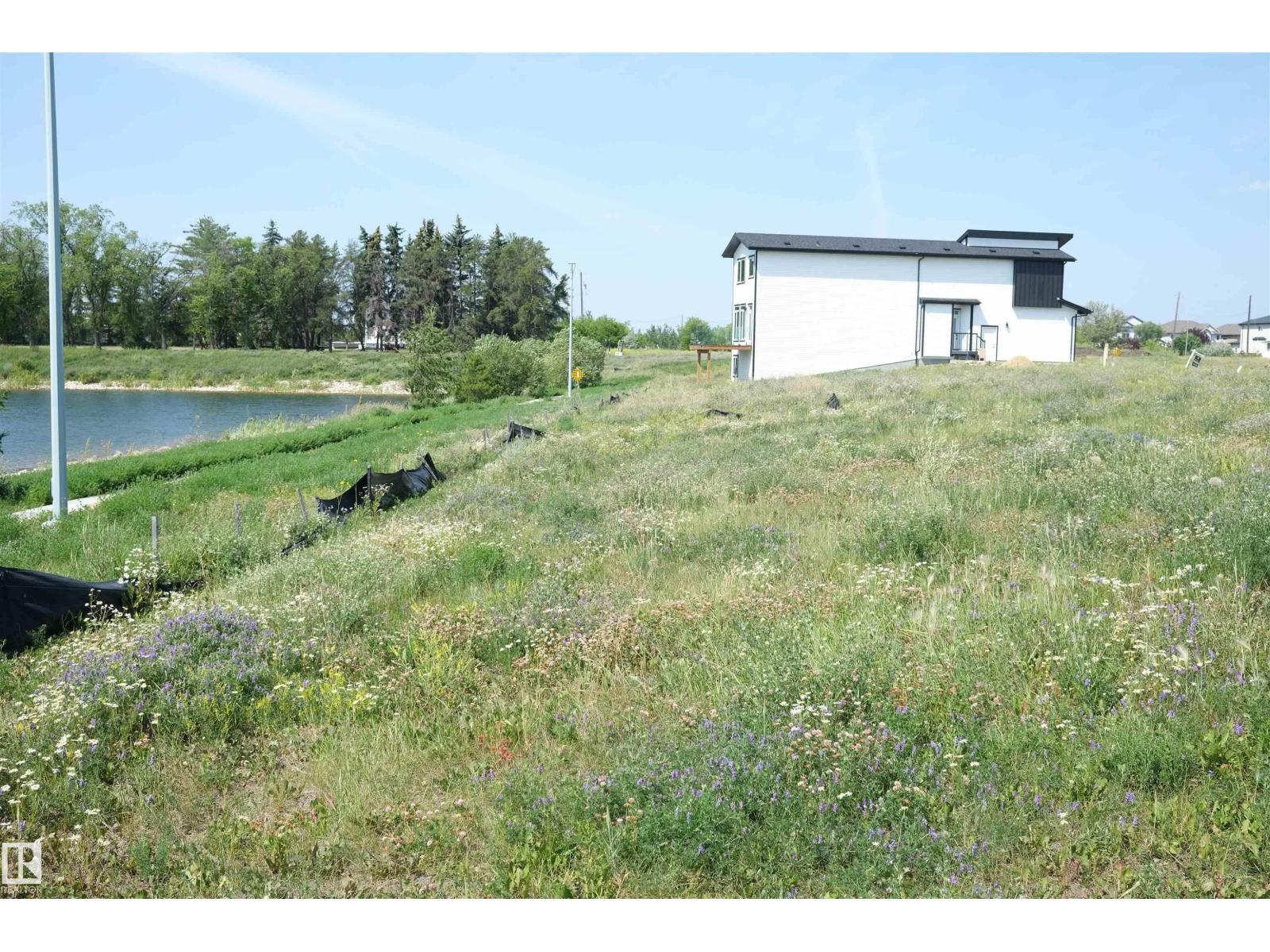 9227 156 AV NW, Edmonton