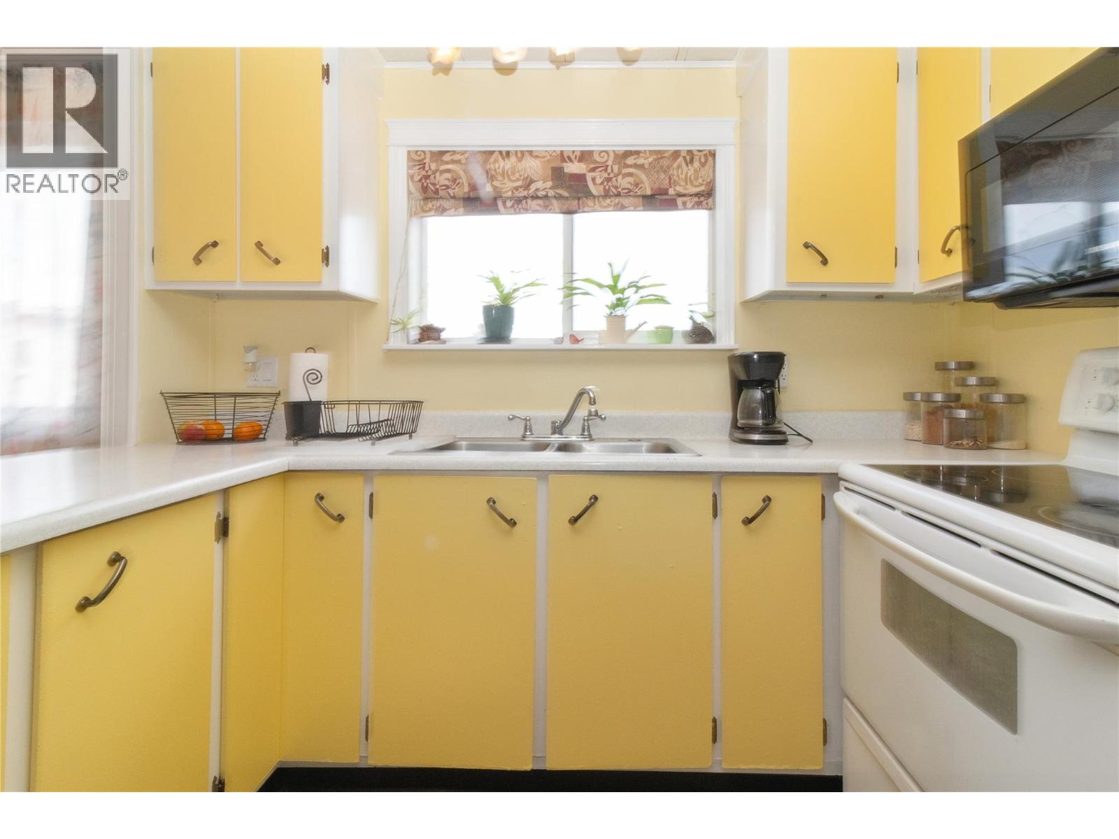 141 3745 Lakeshore Road, Kelowna