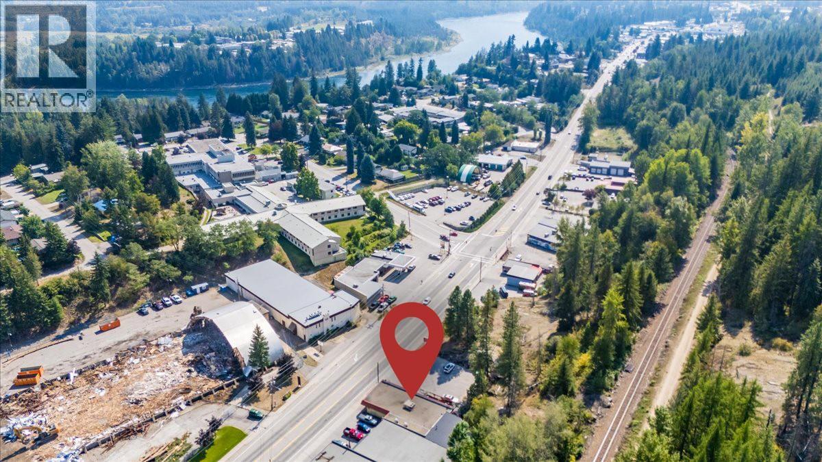  Columbia Avenue, Castlegar