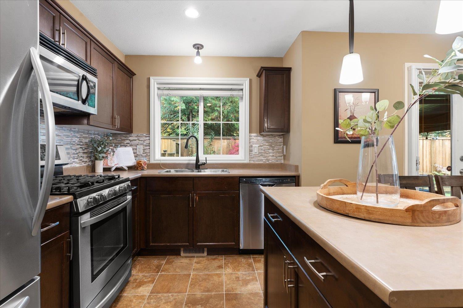 28 1175 7TH AVENUE, Hope, Hope