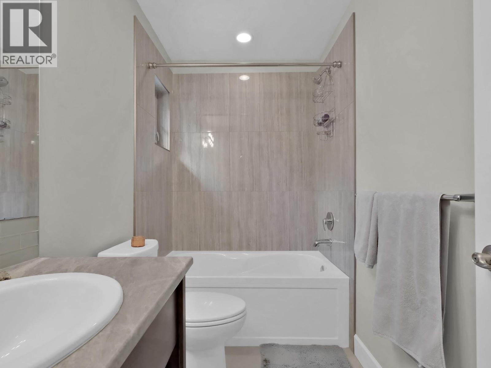 18451 Crystal Waters Road Unit# 16, Lake Country