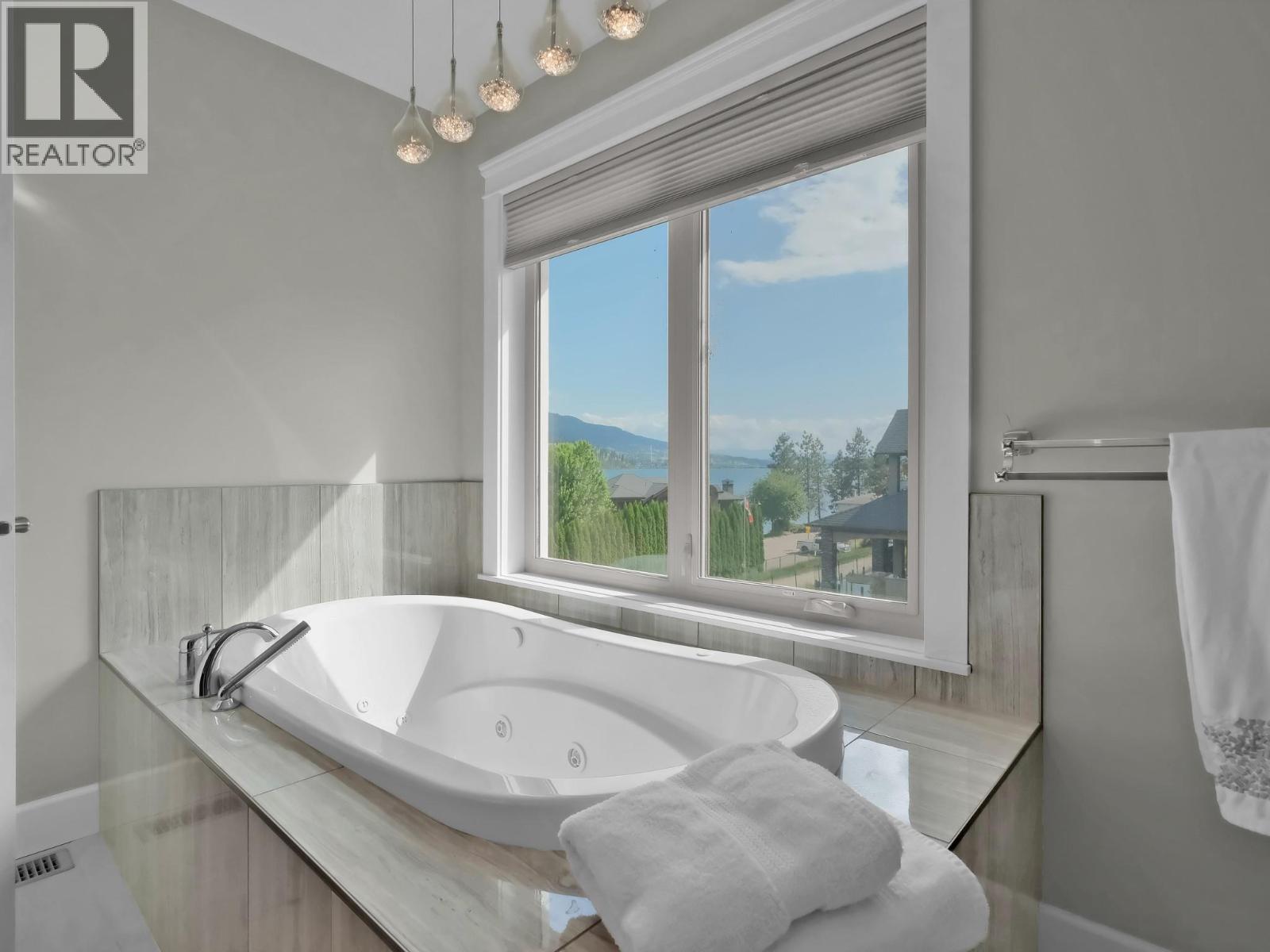 18451 Crystal Waters Road Unit# 16, Lake Country