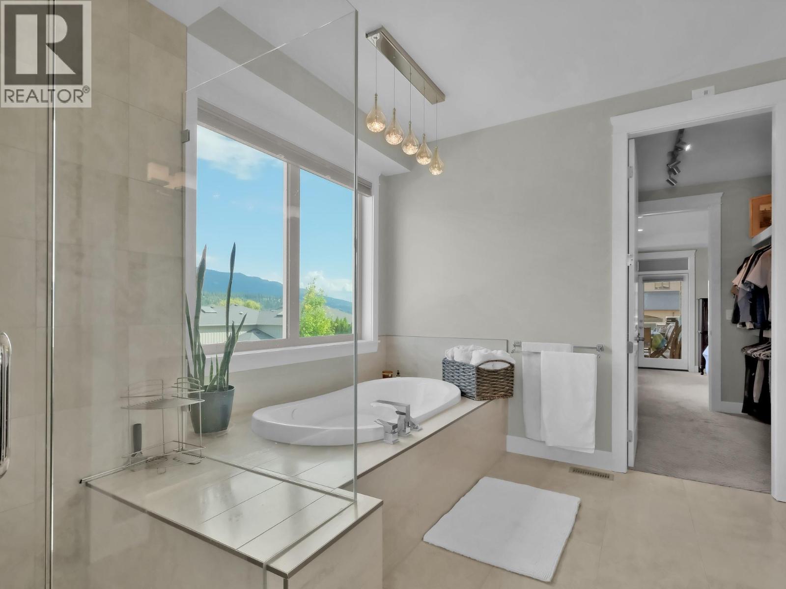 18451 Crystal Waters Road Unit# 16, Lake Country