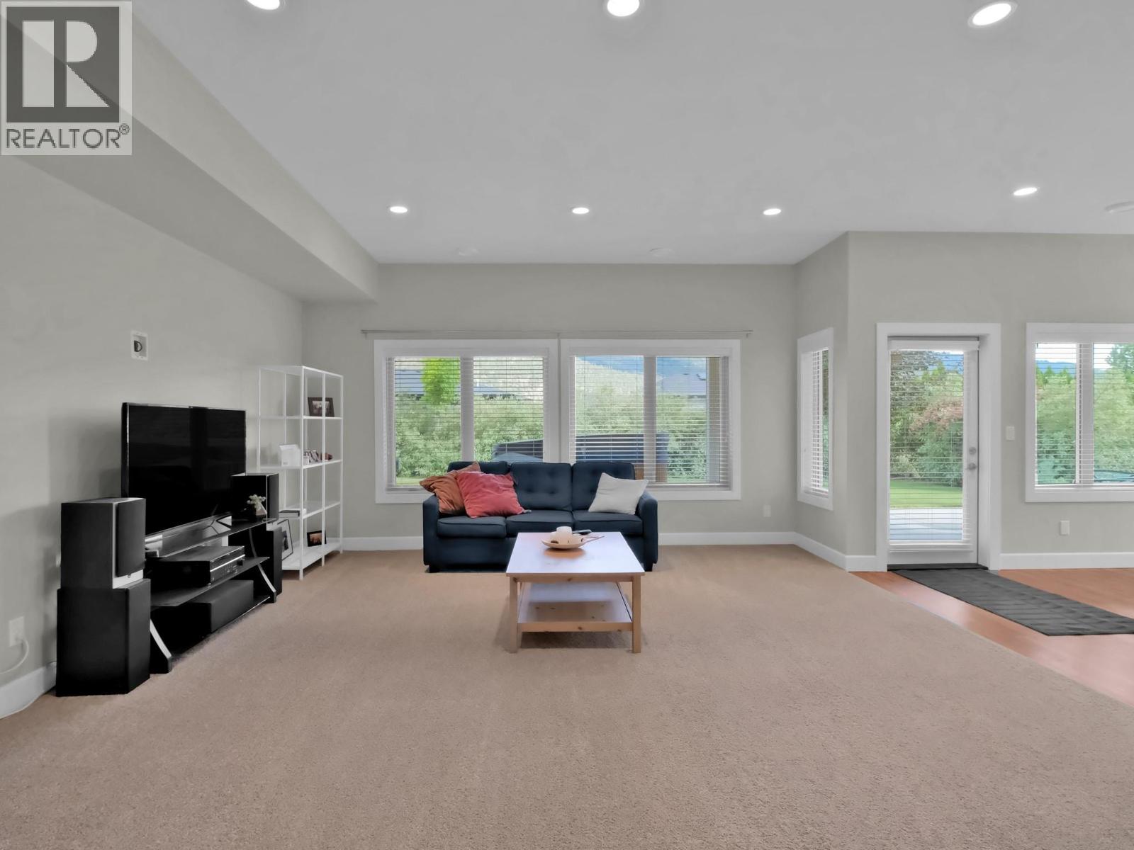 18451 Crystal Waters Road Unit# 16, Lake Country