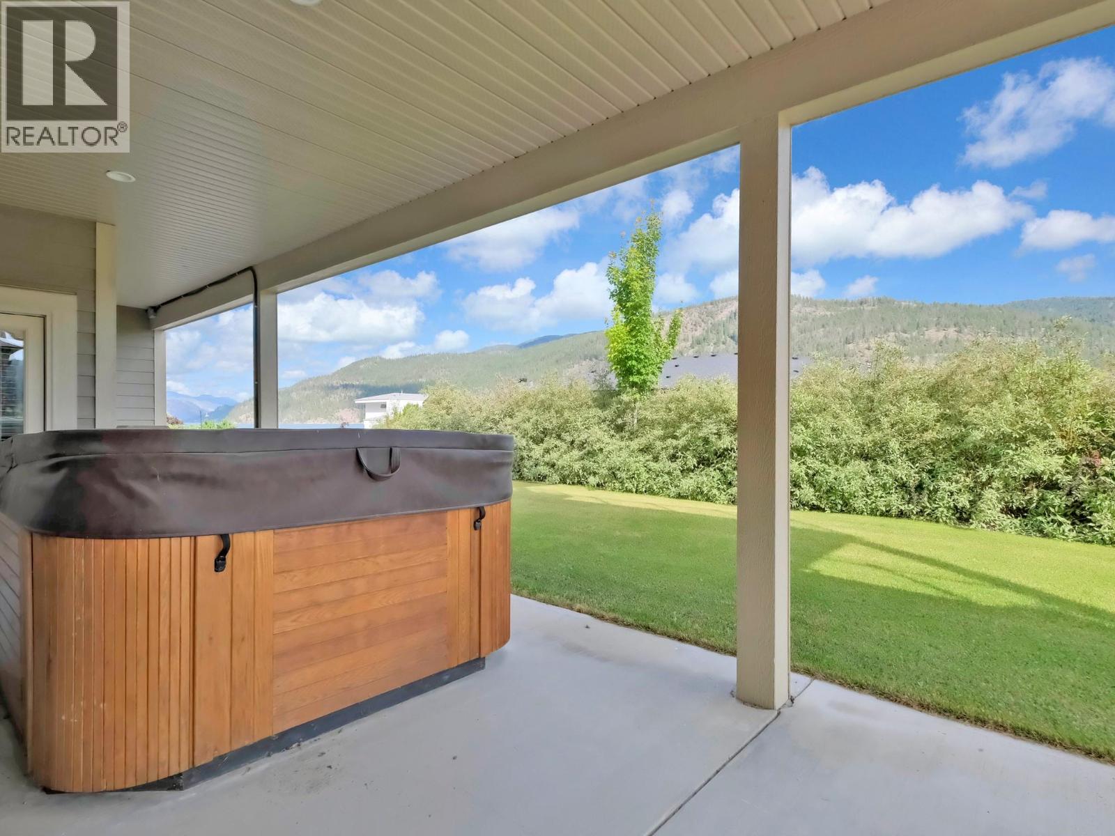 18451 Crystal Waters Road Unit# 16, Lake Country