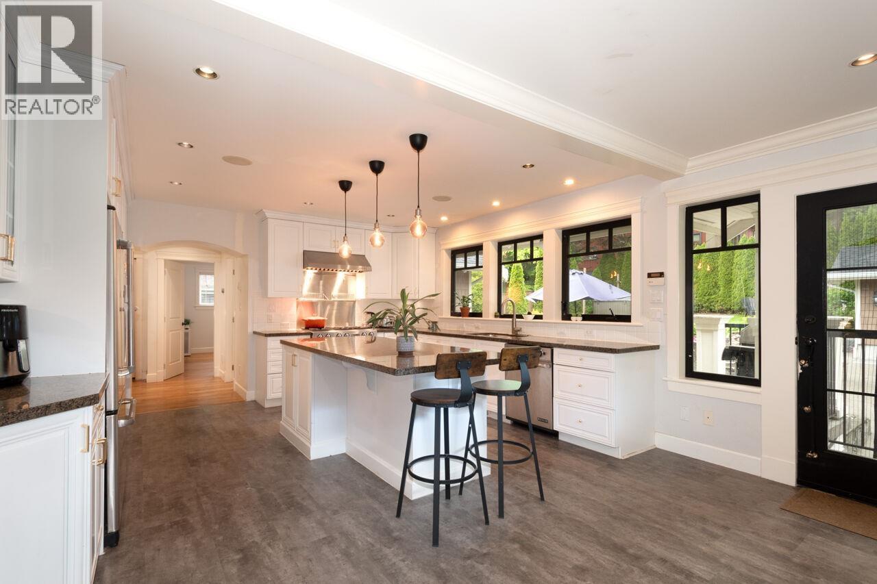 1050 11TH STREET, West Vancouver