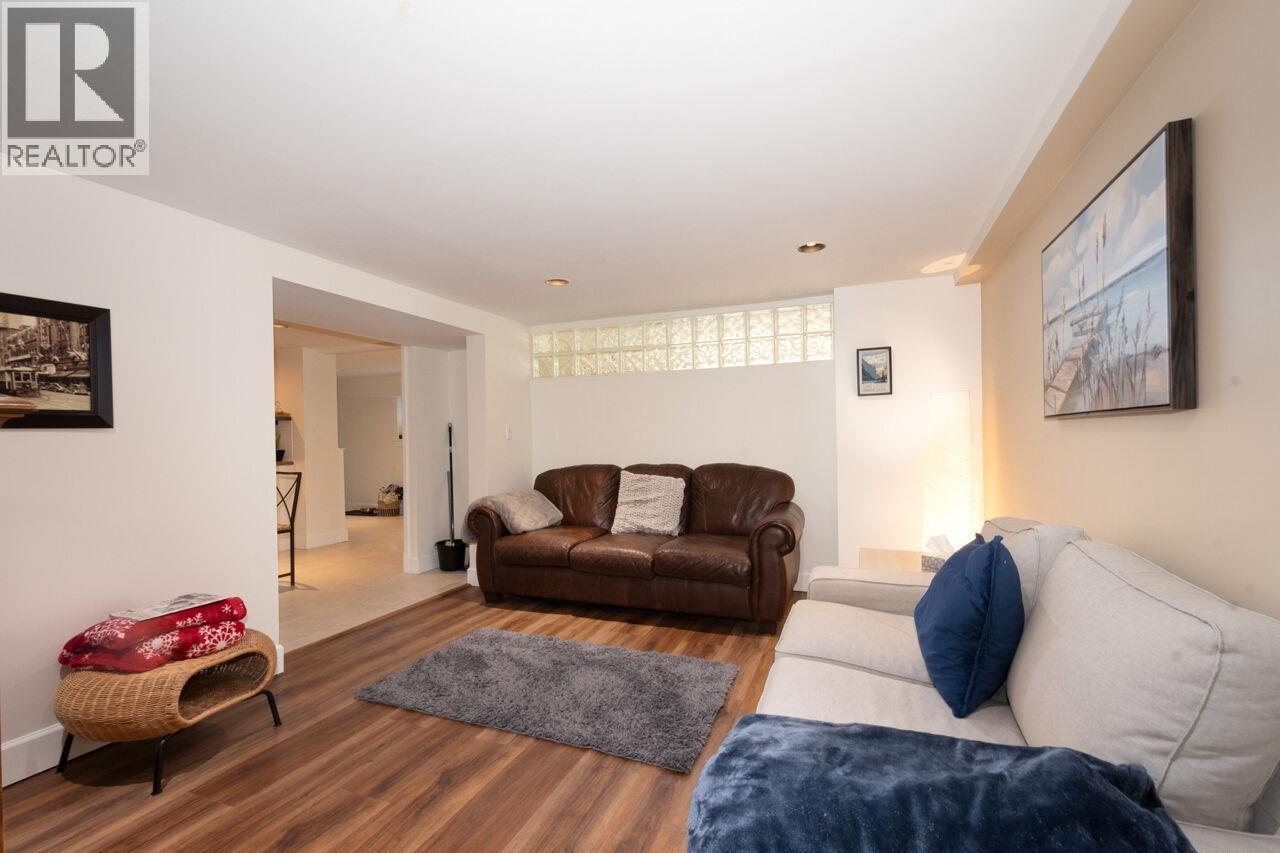 1050 11TH STREET, West Vancouver