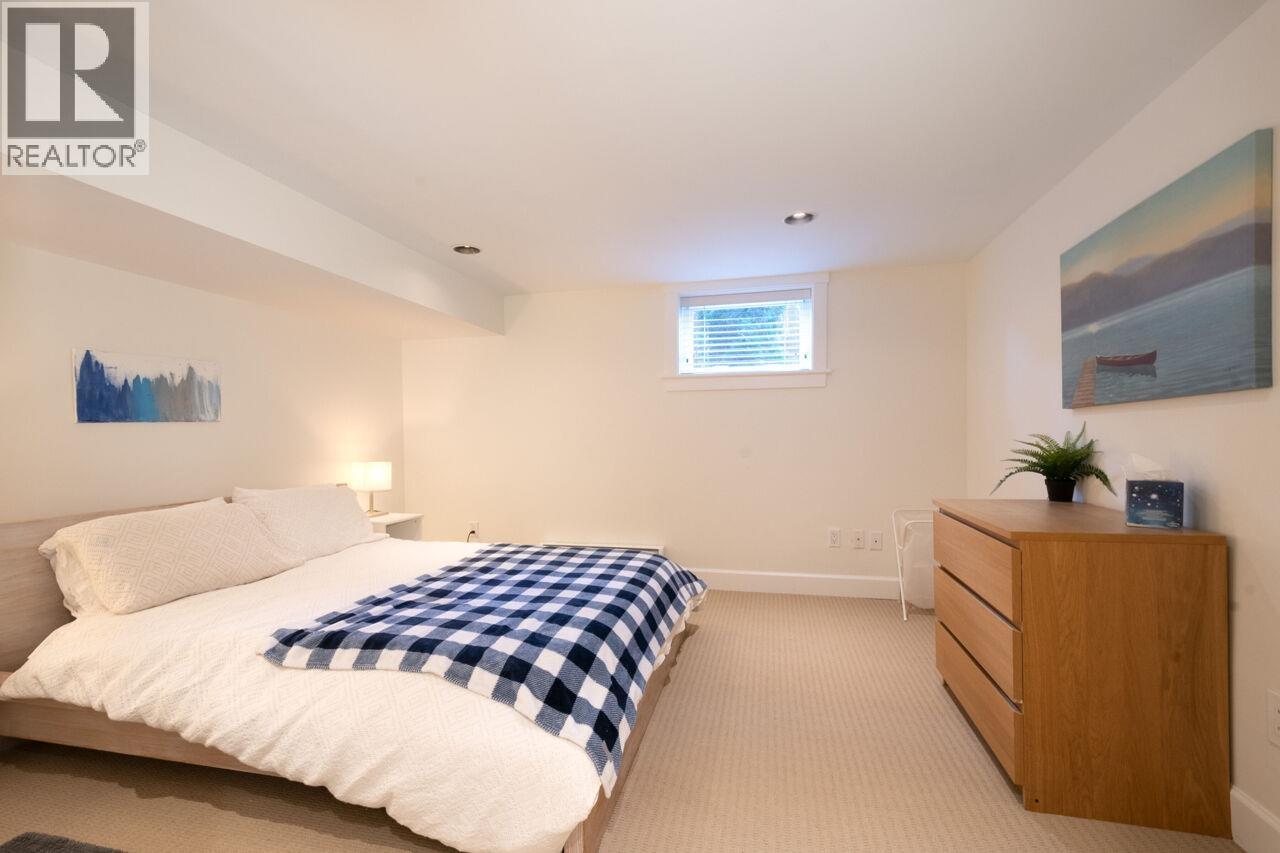 1050 11TH STREET, West Vancouver