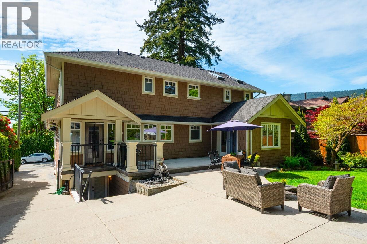 1050 11TH STREET, West Vancouver