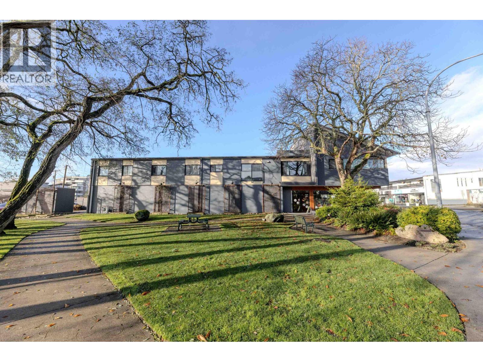 5641 COWRIE STREET, Sechelt