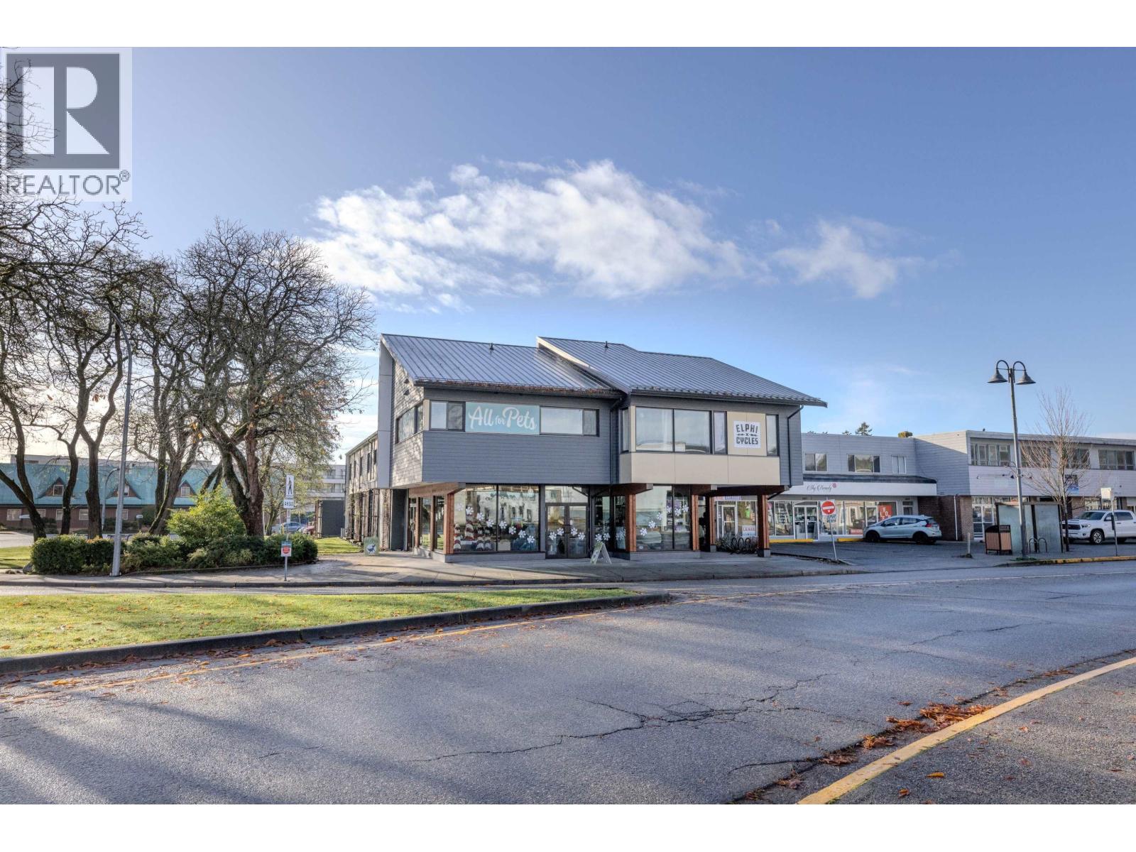 5641 COWRIE STREET, Sechelt