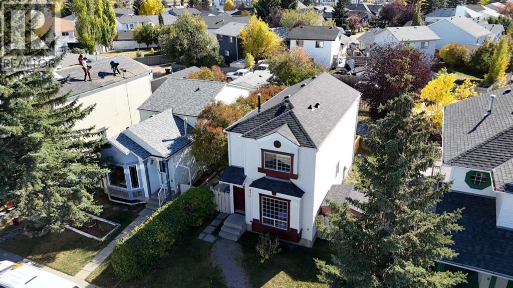 Single Family House for Sale in  Coventry Close NE Coventry Hills Calgary 