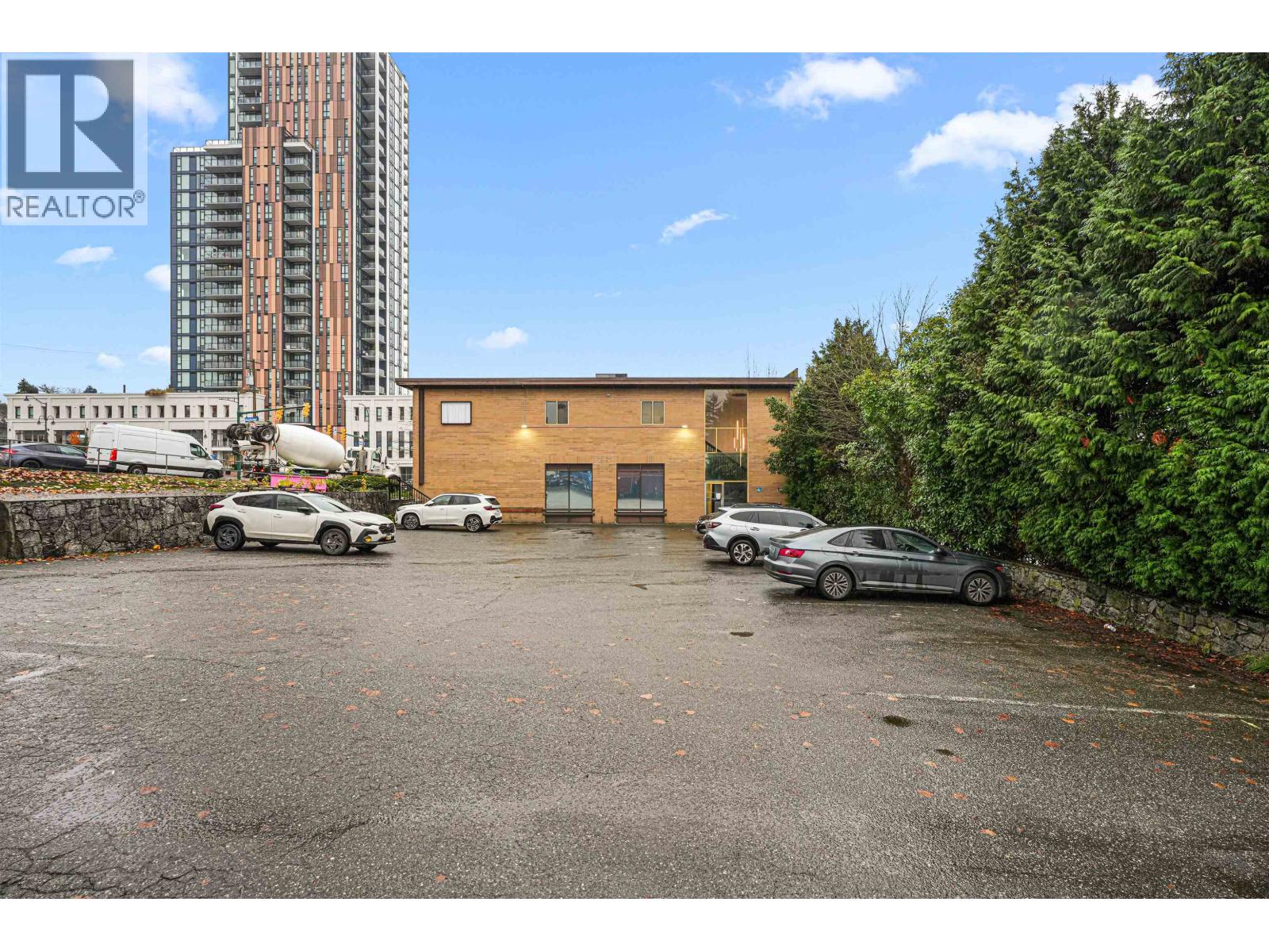 Office in Coquitlam - Image 15