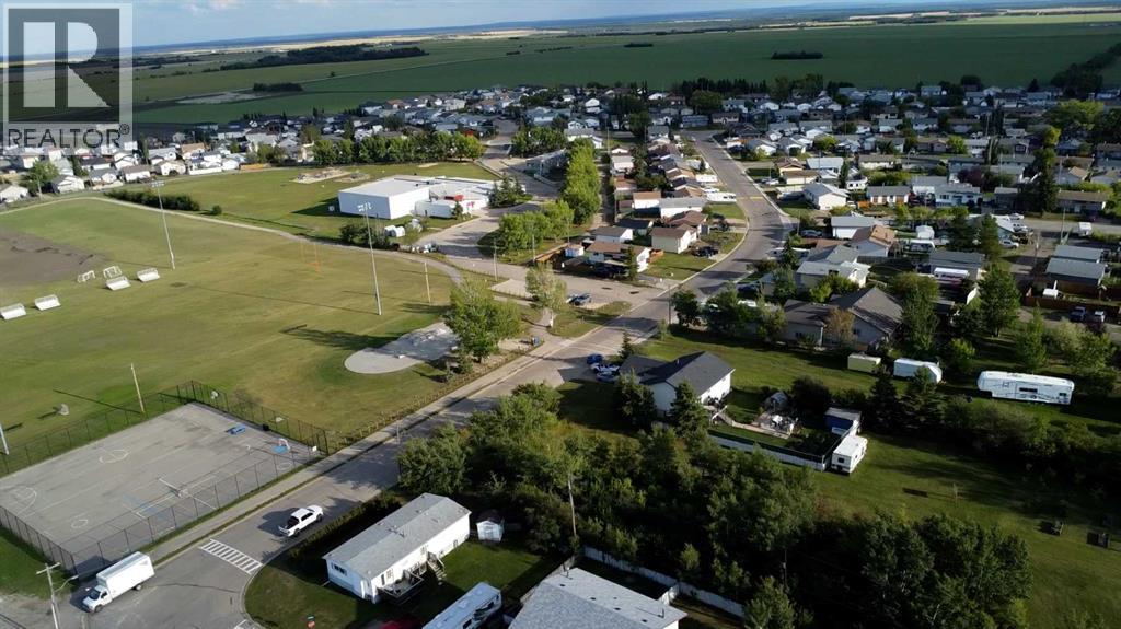 9720 97 Street - Photo 5 of 9, Wembley, Alberta